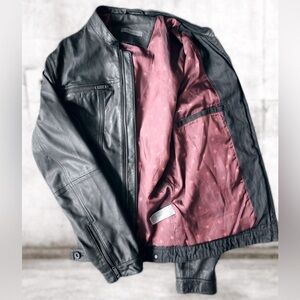 John Varvatos Jacket. Size M, color Black.
• 100% Goat Leather